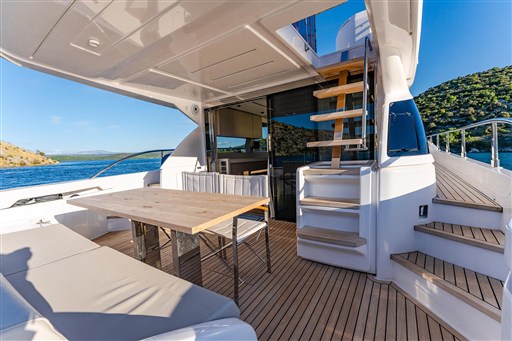 Ferretti Yachts 550