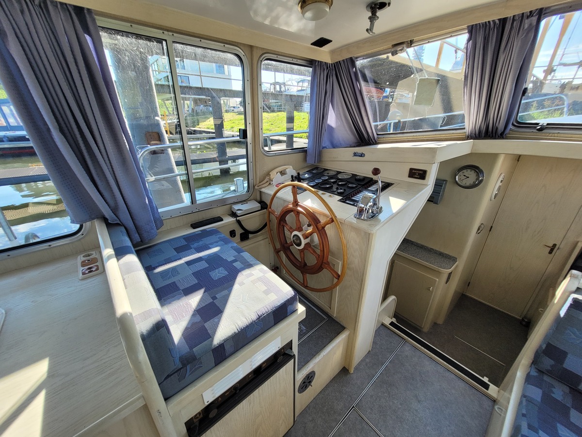 foto: 5 Linssen  42 SL 