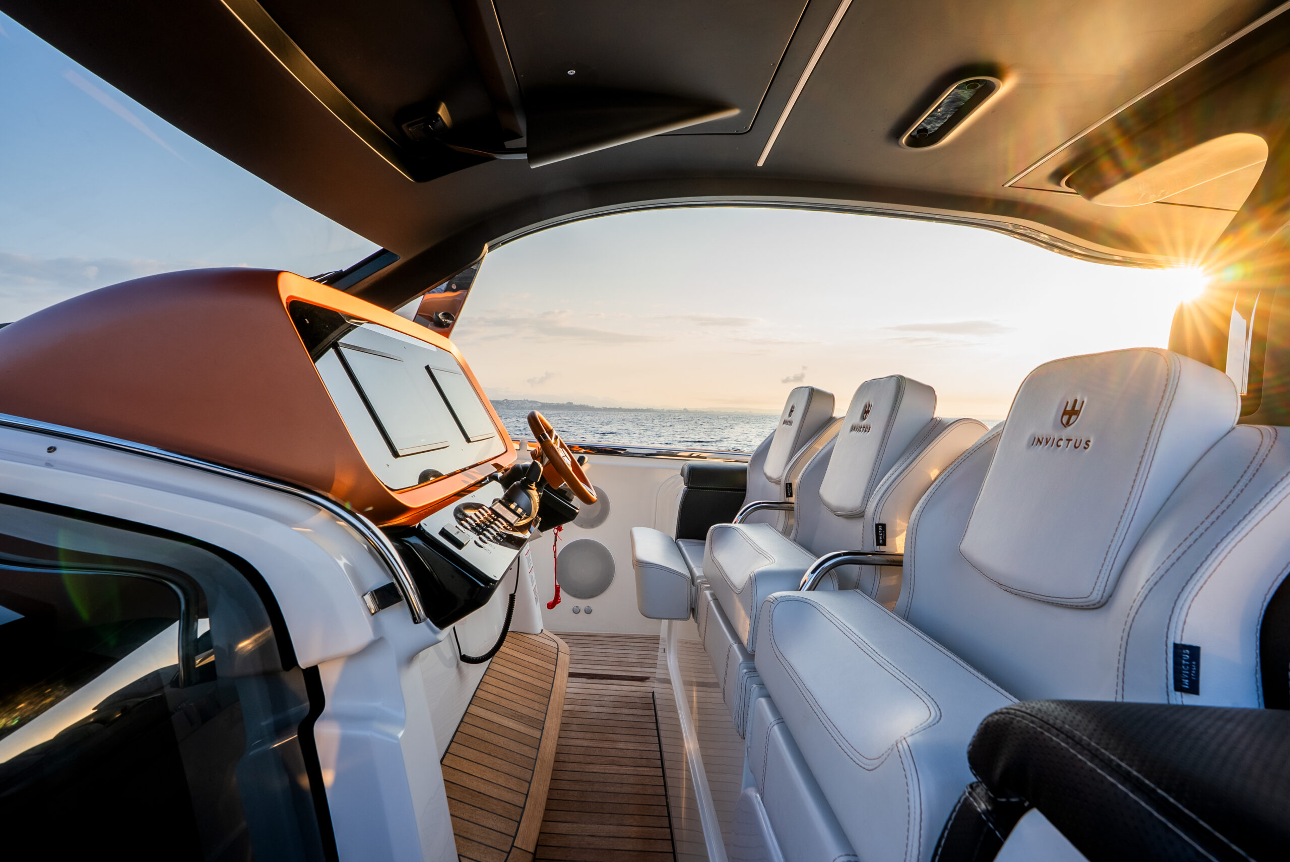 foto: 8 Invictus TT460