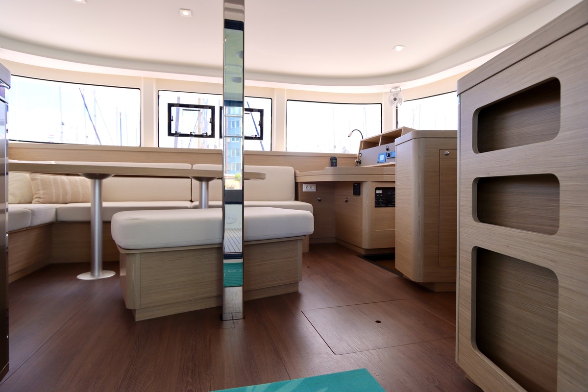 foto: 6 Lagoon 42 Full specs