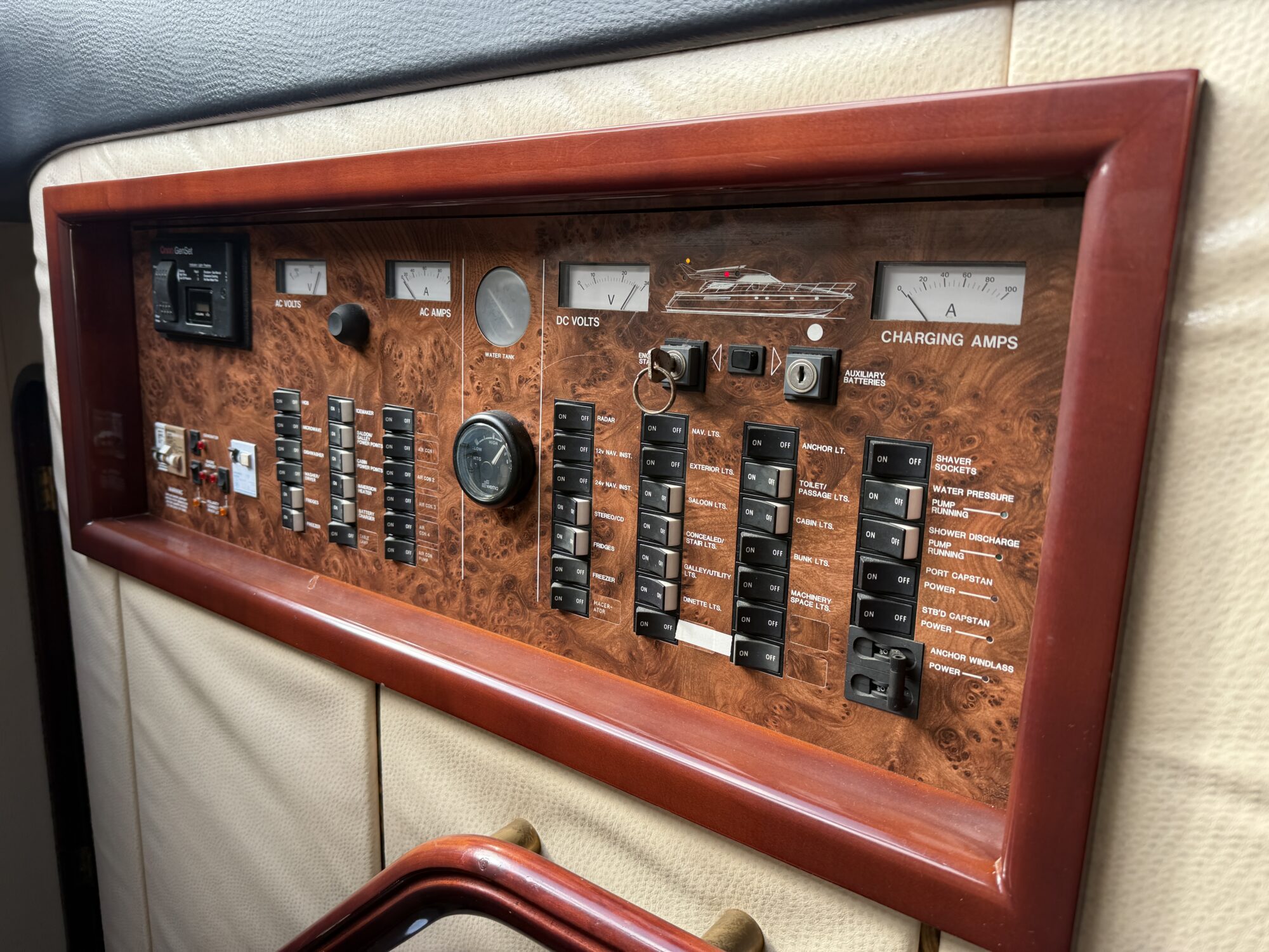 foto: 8 Princess Princess 60 Flybridge