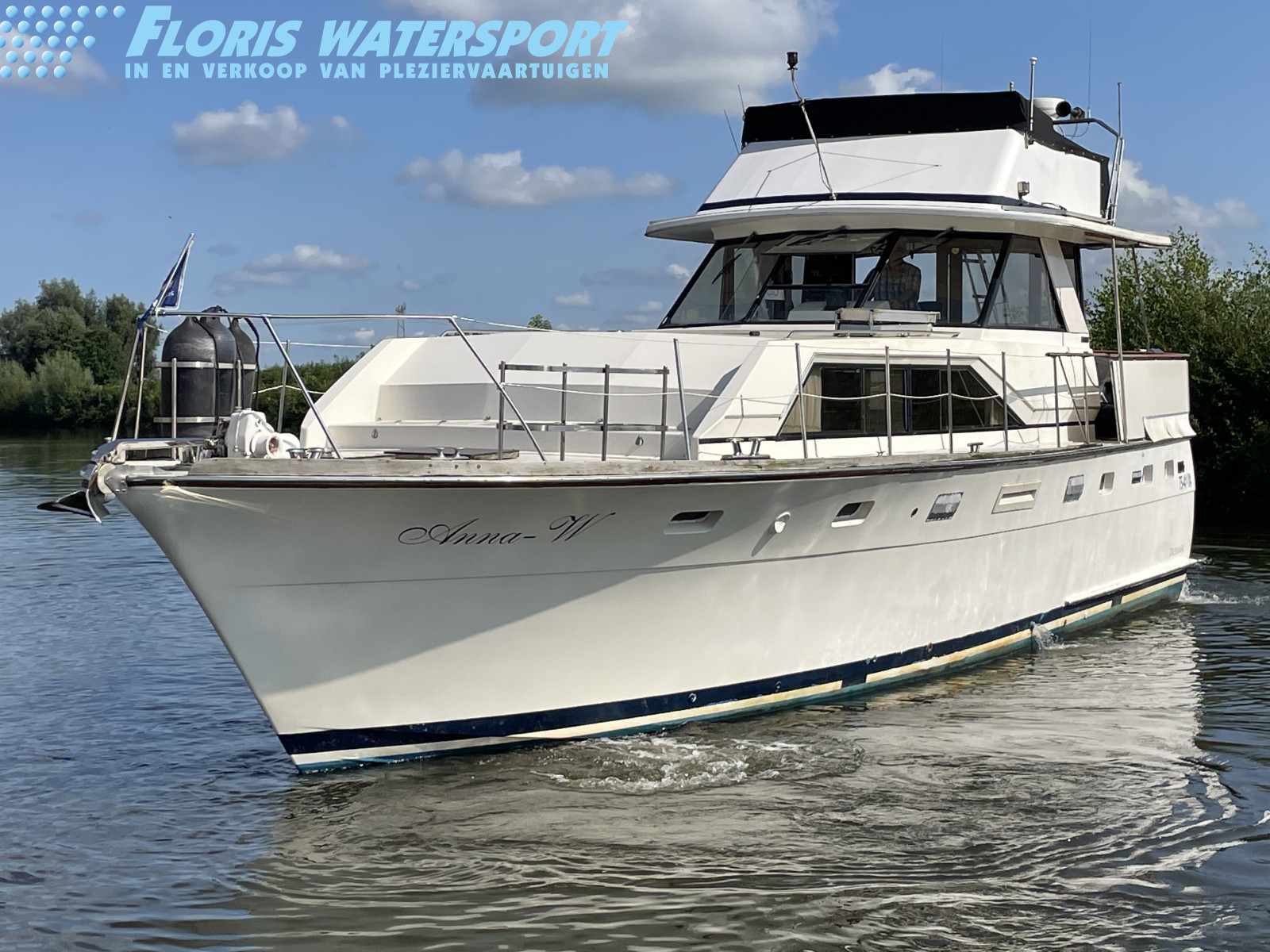 foto: 6 Trojan  44 Pilothouse