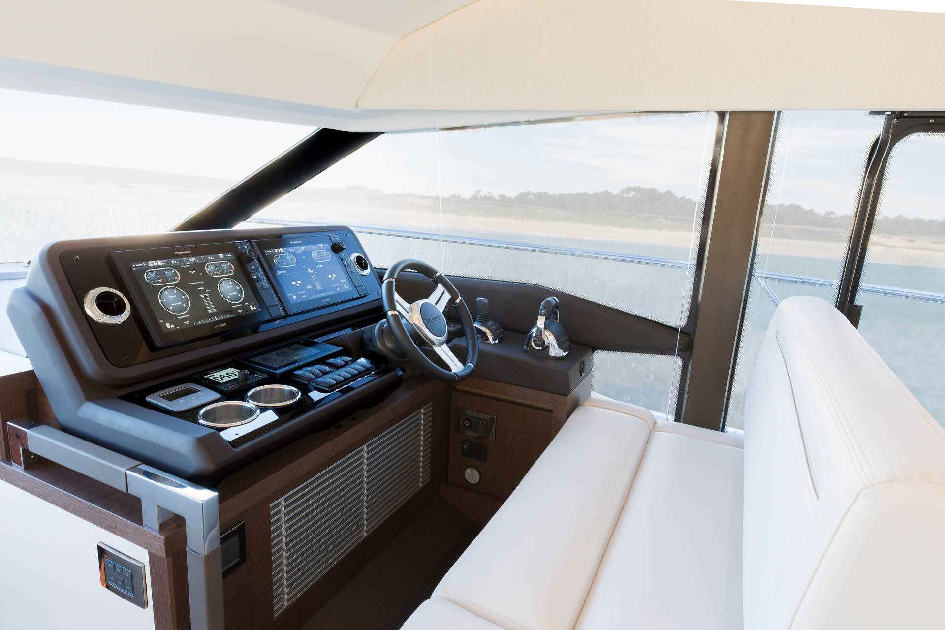 foto: 7 Prestige 520 flybridge #317