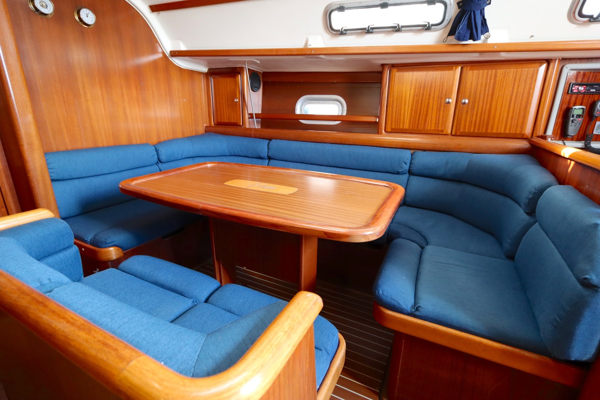 foto: 5 Bavaria  38-3 Cruiser