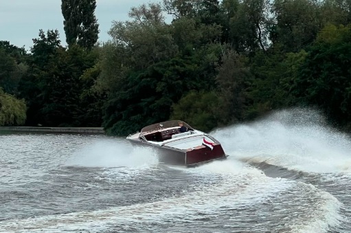 foto: 7 Boesch   850 Runabout 