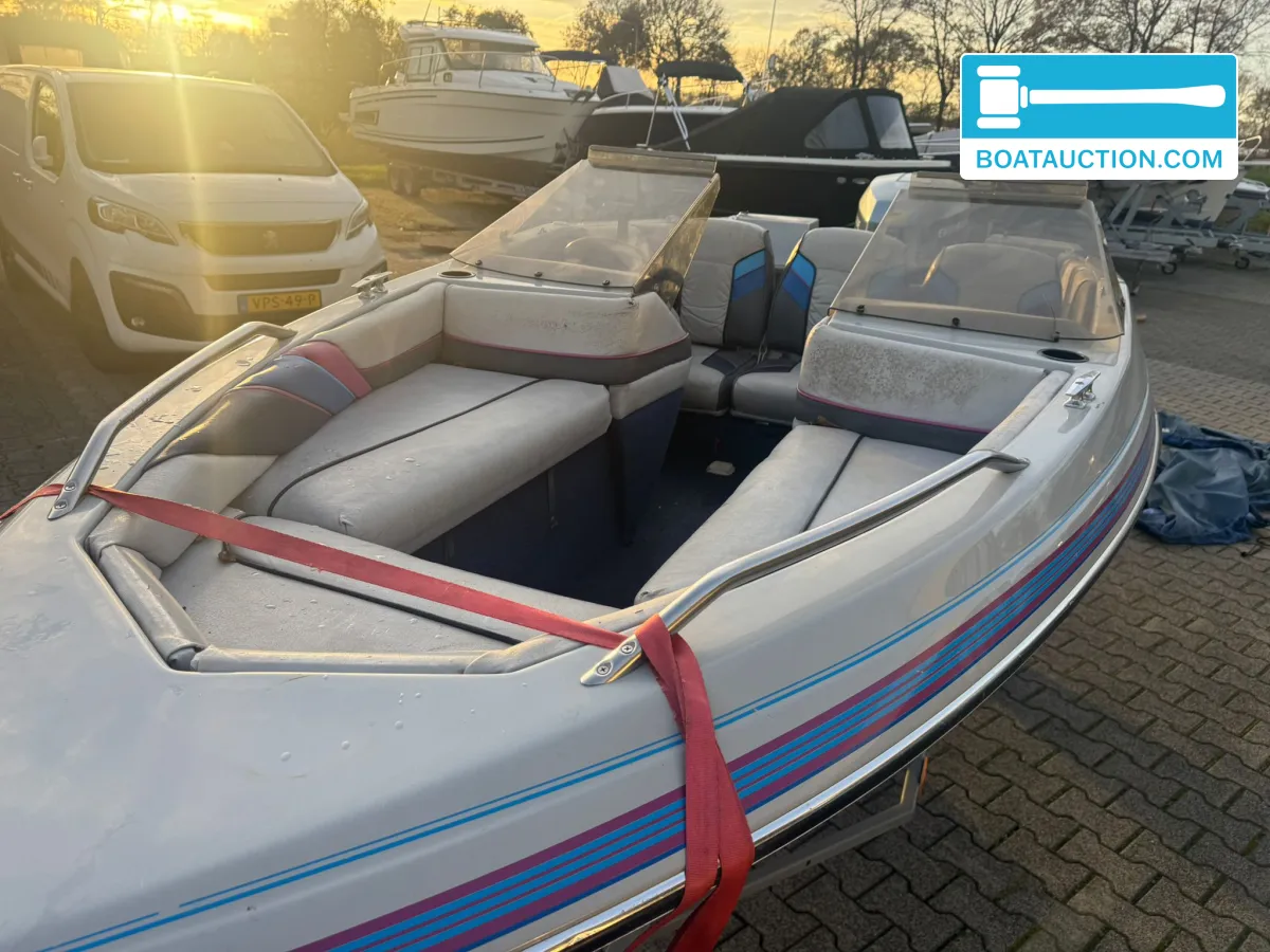 foto: 5 Bayliner Capri 1500
