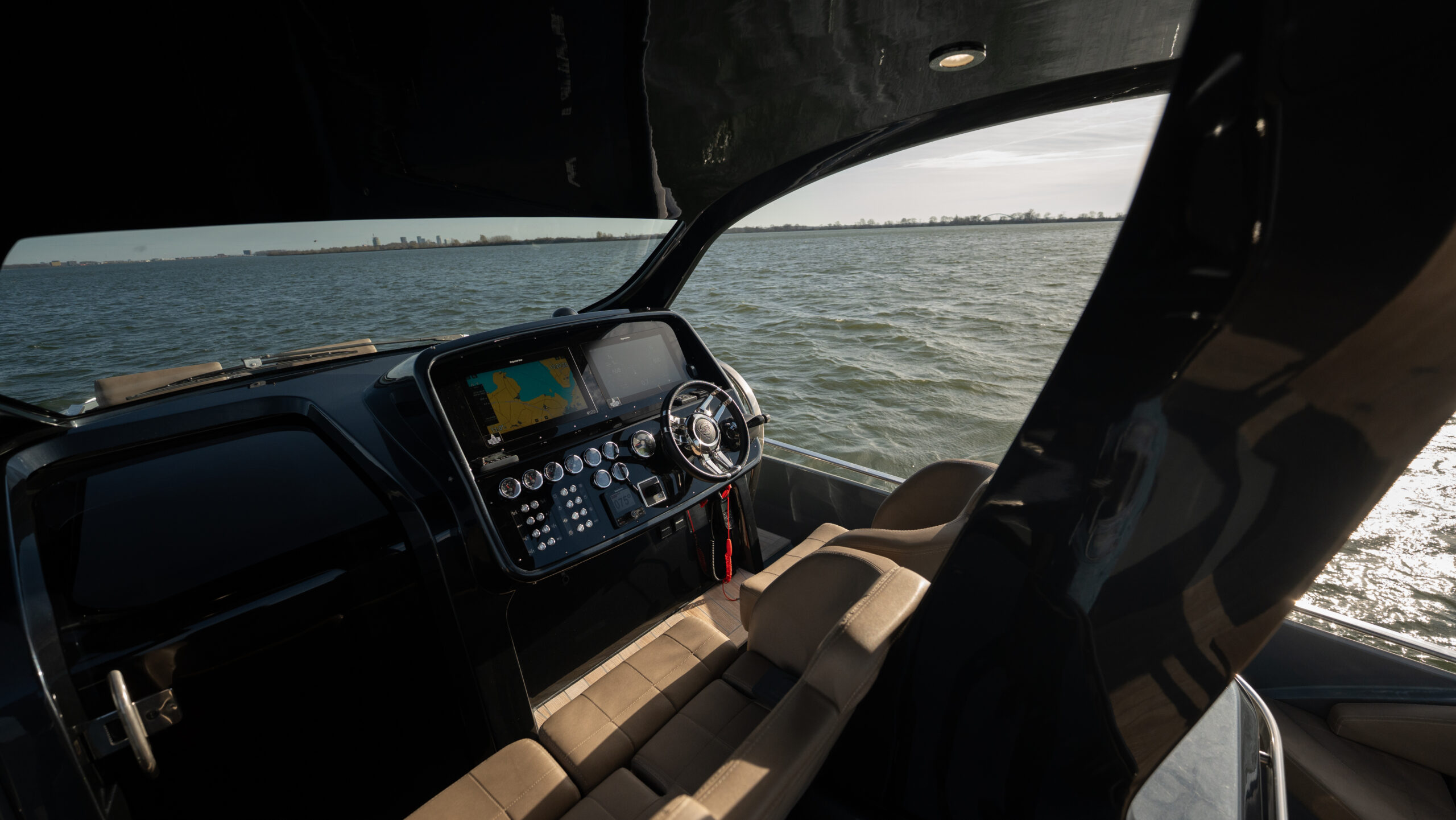 foto: 7 Sacs Rebel 40