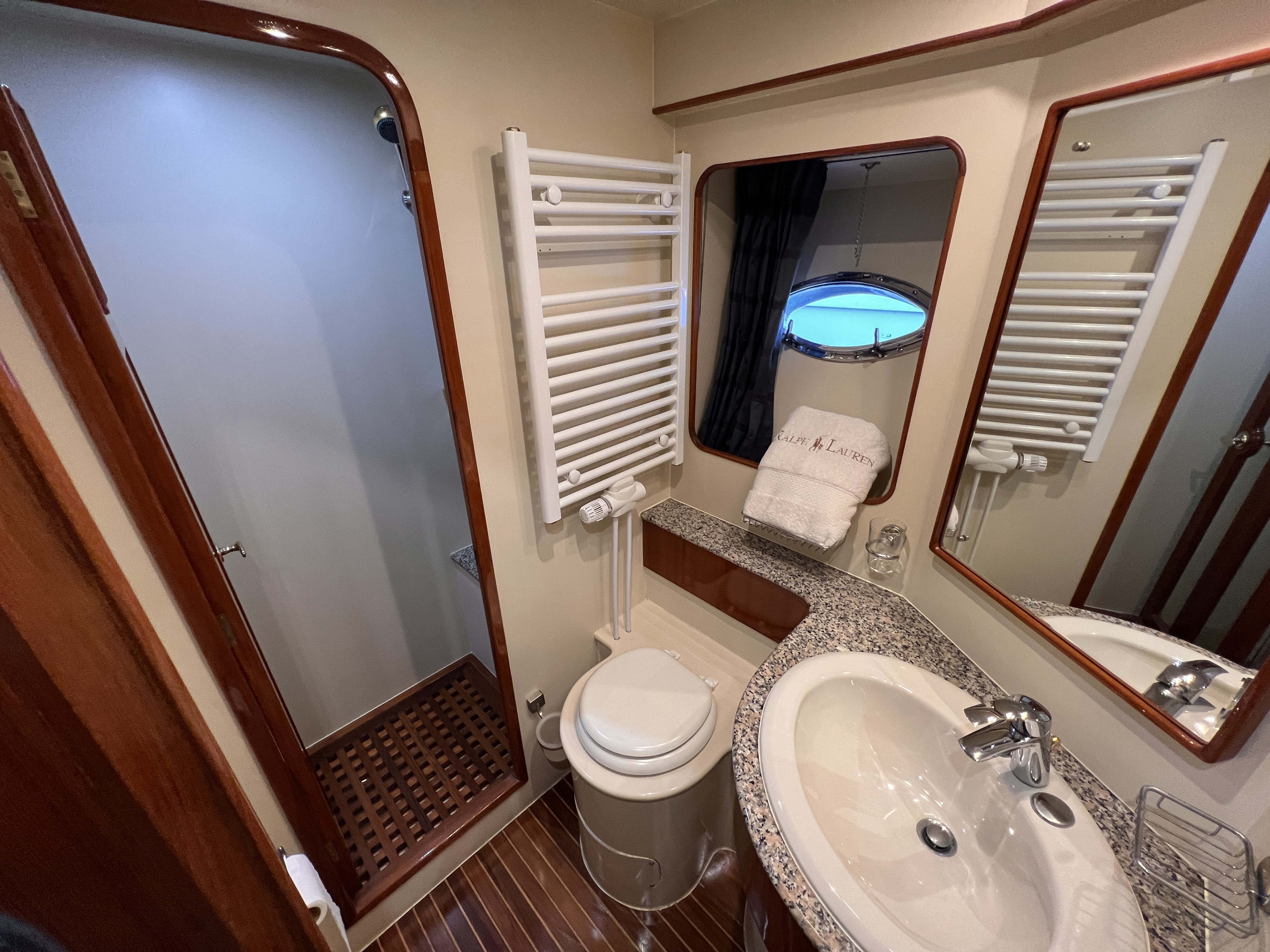 foto: 5 Monte Fino 64 ( varend woonschip )