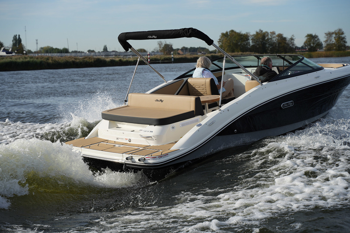foto: 6 Sea Ray SPX 210