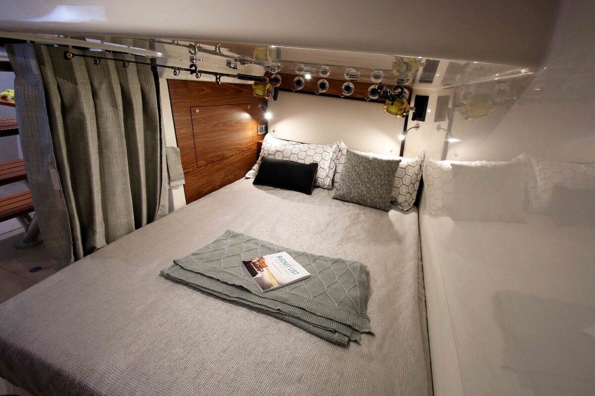 foto: 10 Boston Whaler 405 Conquest