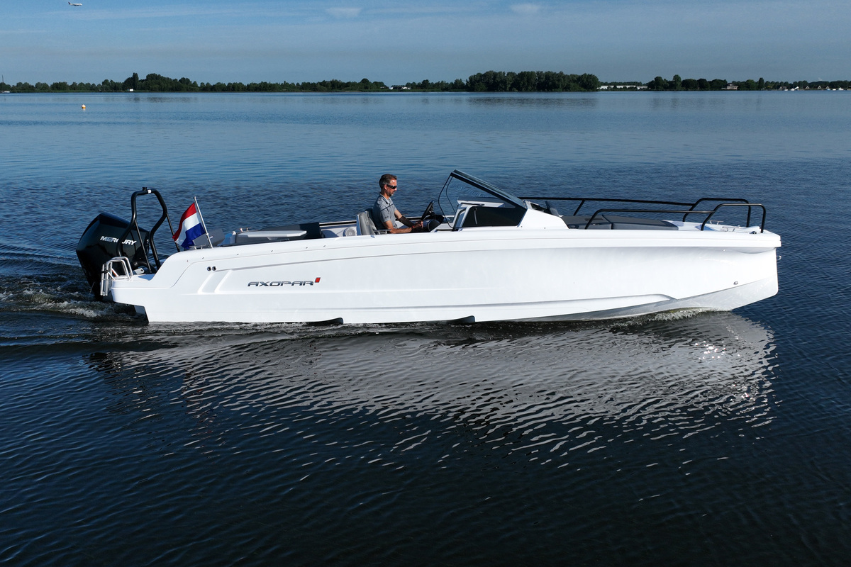 foto: 5 Axopar 25 Cross Bow & Cross Top