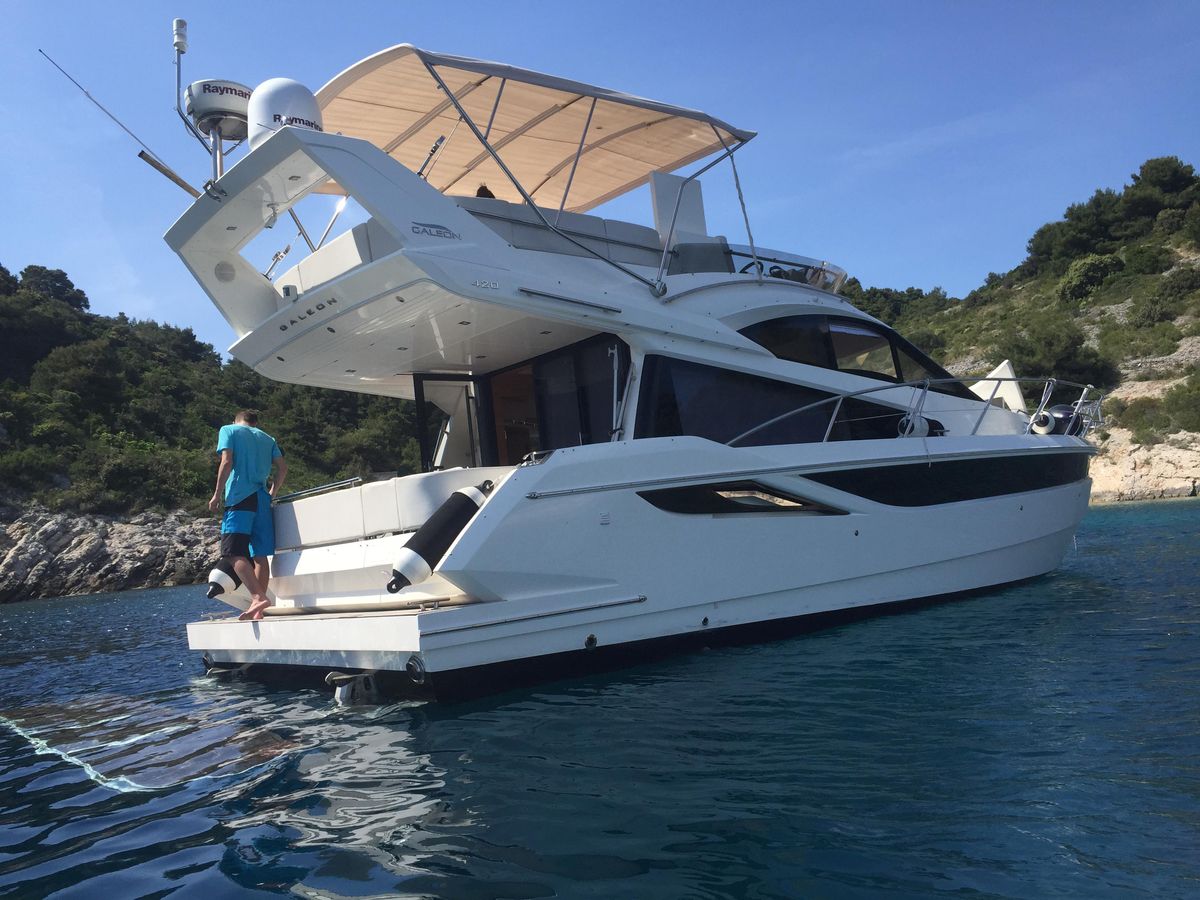 foto: 22 Galeon 420 FLY