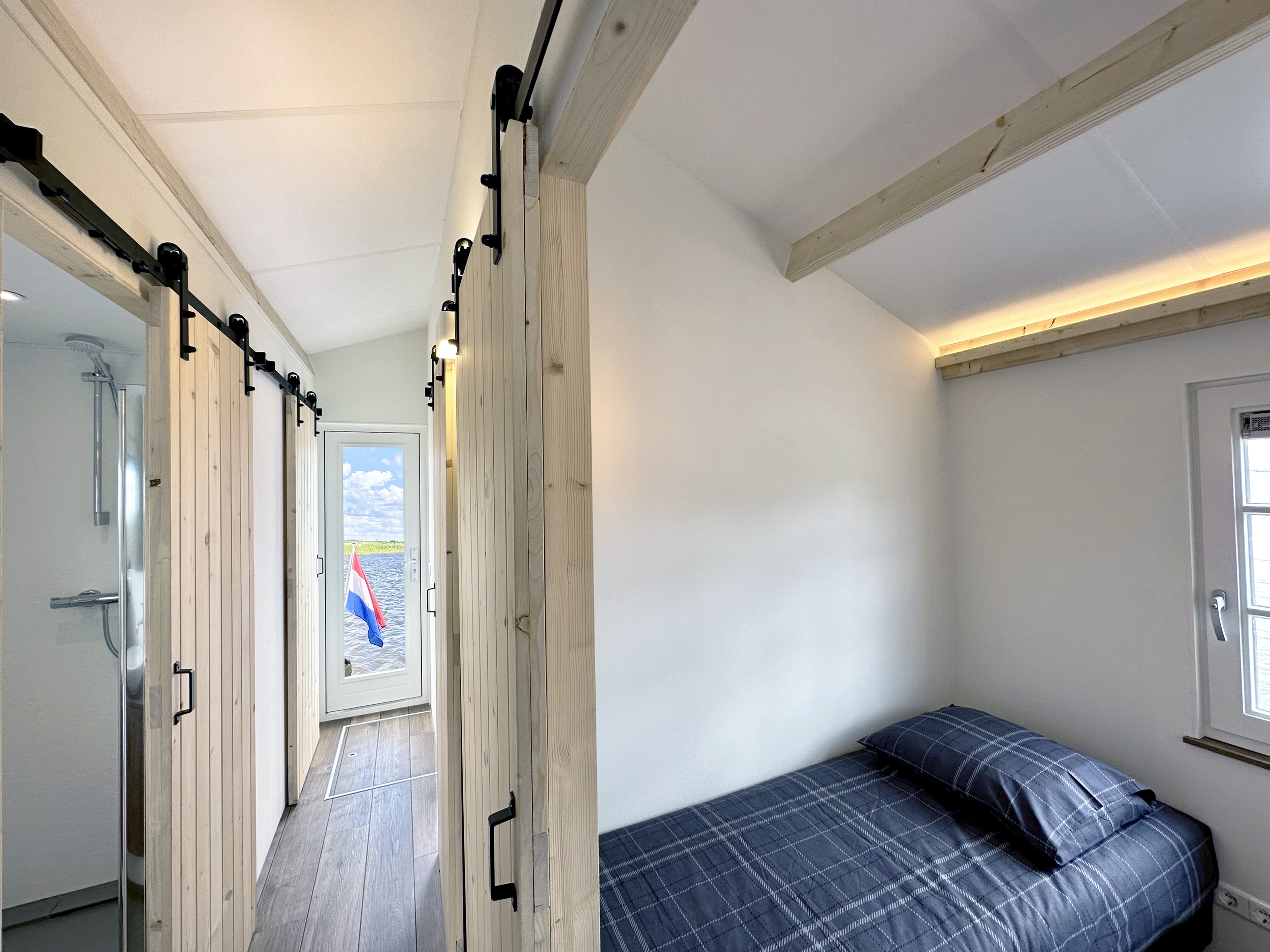 foto: 6 HOMESHIP VaarChalet In Amsterdam 1250D Luxe Houseboat