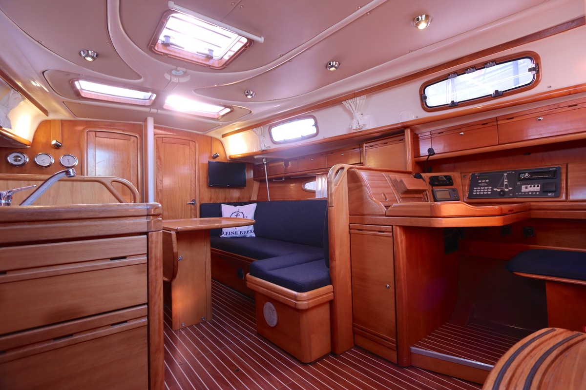 foto: 6 Bavaria  37-3 Cruiser