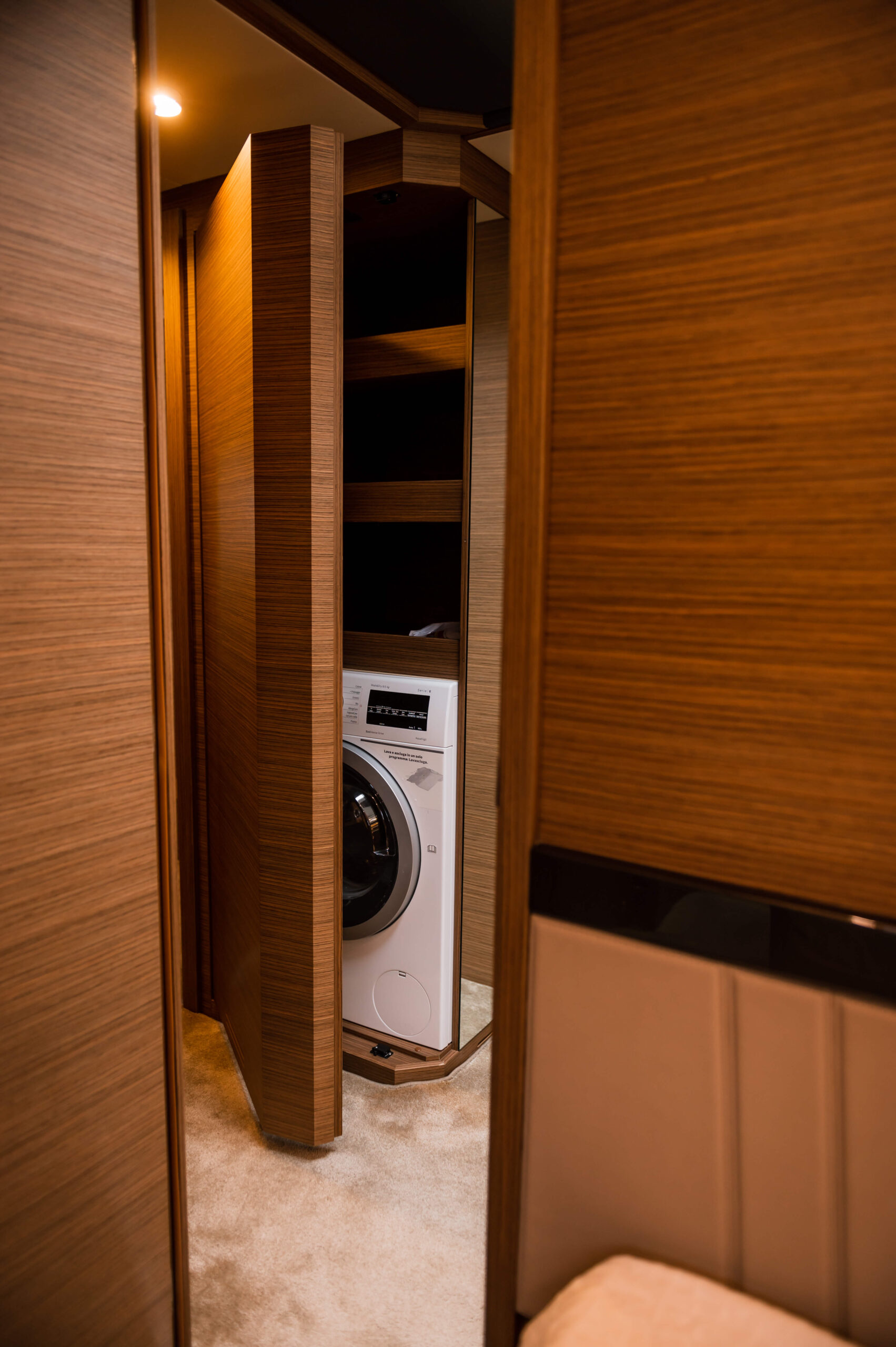 foto: 14 Ferretti Yachts 550