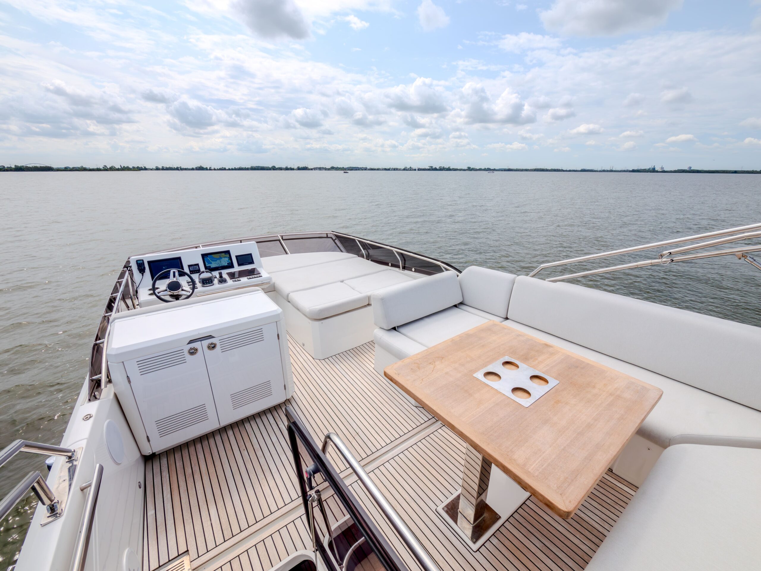 foto: 8 Prestige 520 flybridge #317