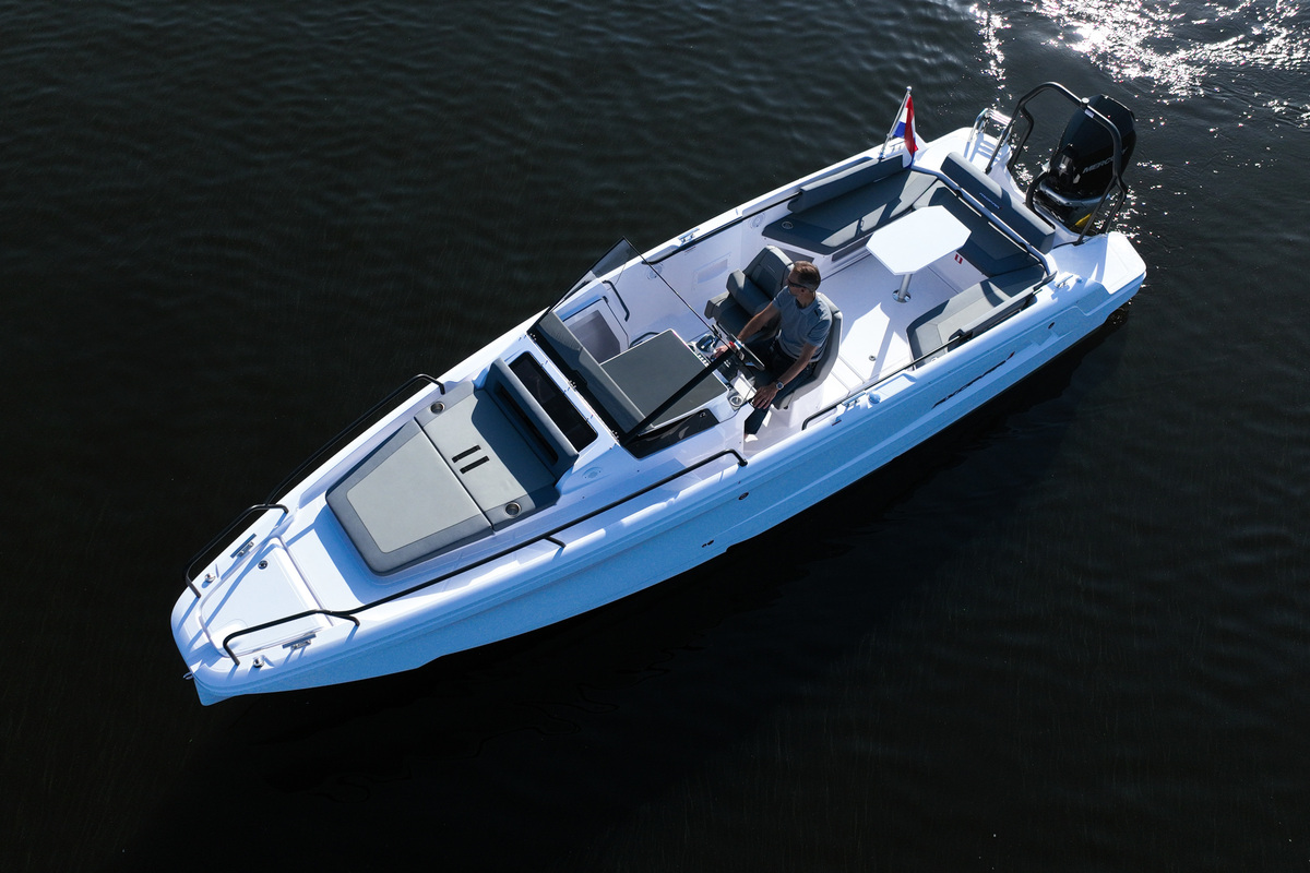 foto: 11 Axopar 25 Cross Bow & Cross Top