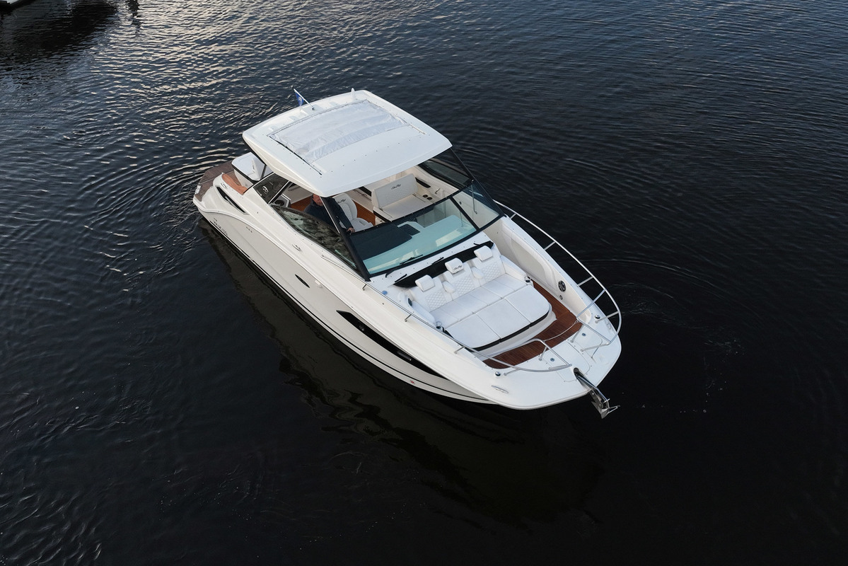 foto: 6 Sea Ray Sundancer 320