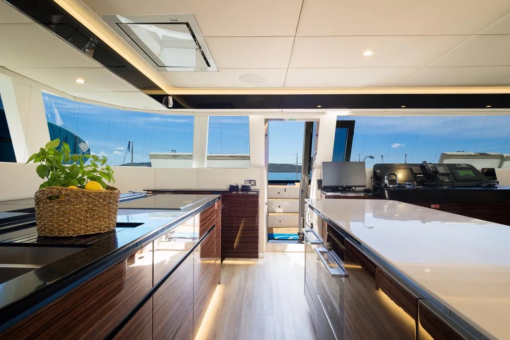foto: 11 Sunreef 60 Dessus