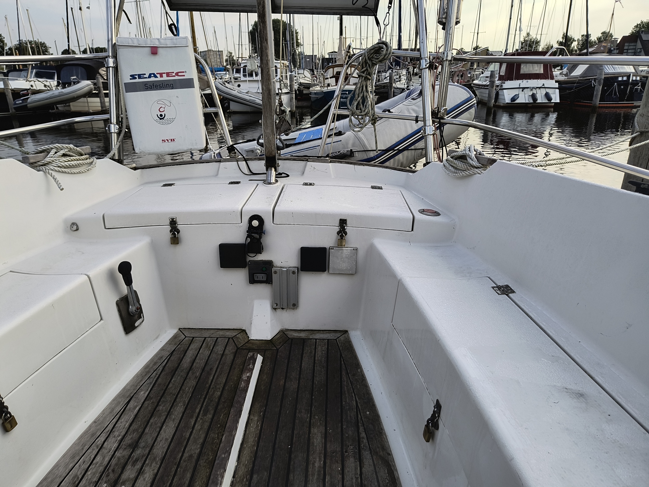 foto: 6 Beneteau  Evasion 32 Motorsailer