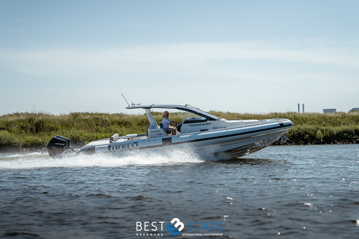 foto: 4 Pirelli 35 Outboard