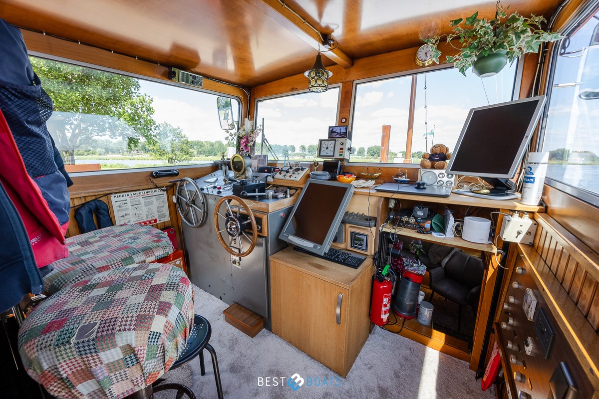 foto: 9 Sleepboot Limburgia
