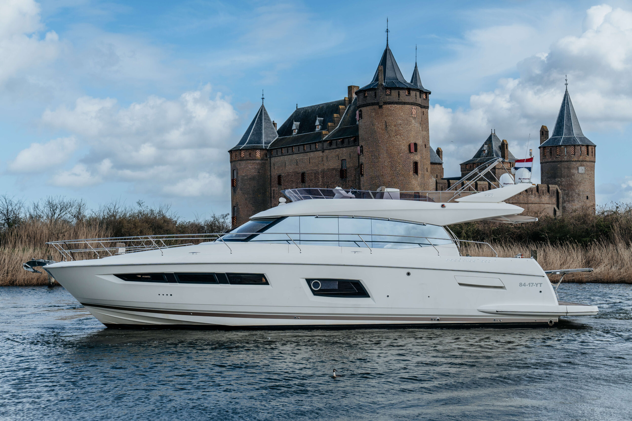 foto: 5 Prestige 550