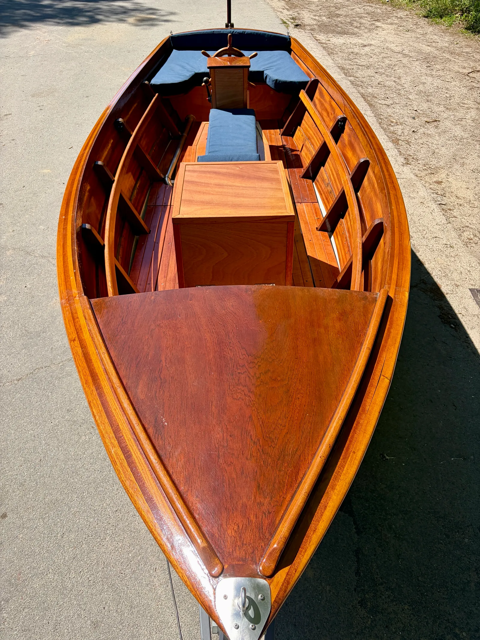 foto: 4 Handgebouwde houten sloep