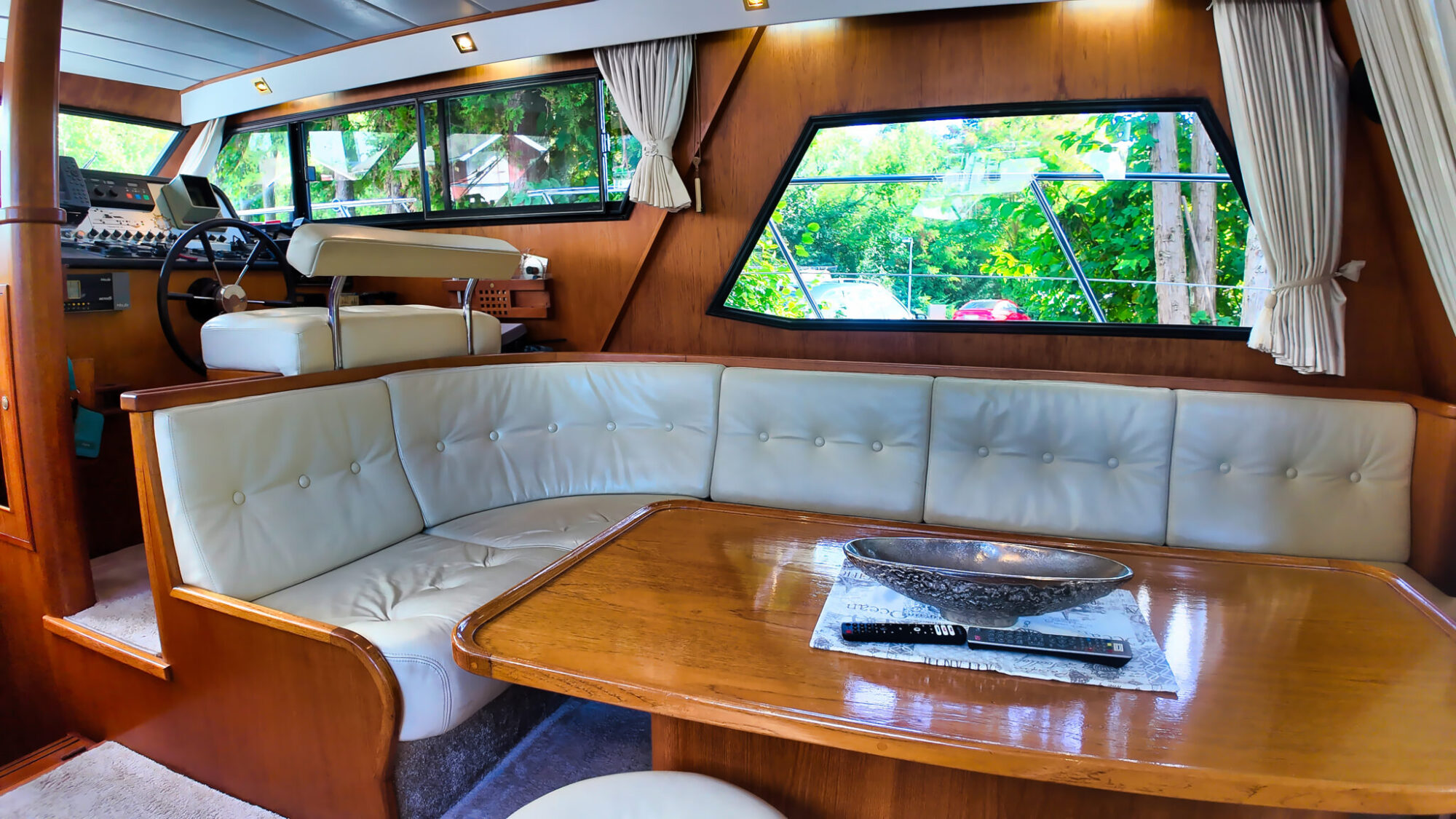 foto: 8 Neptunus Neptunus 138 / 46 Flybridge Sedan