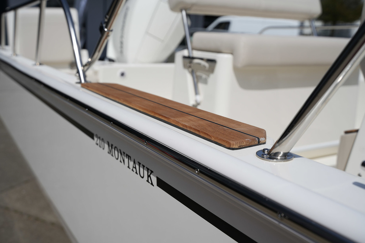 foto: 6 Boston Whaler 210 Montauk