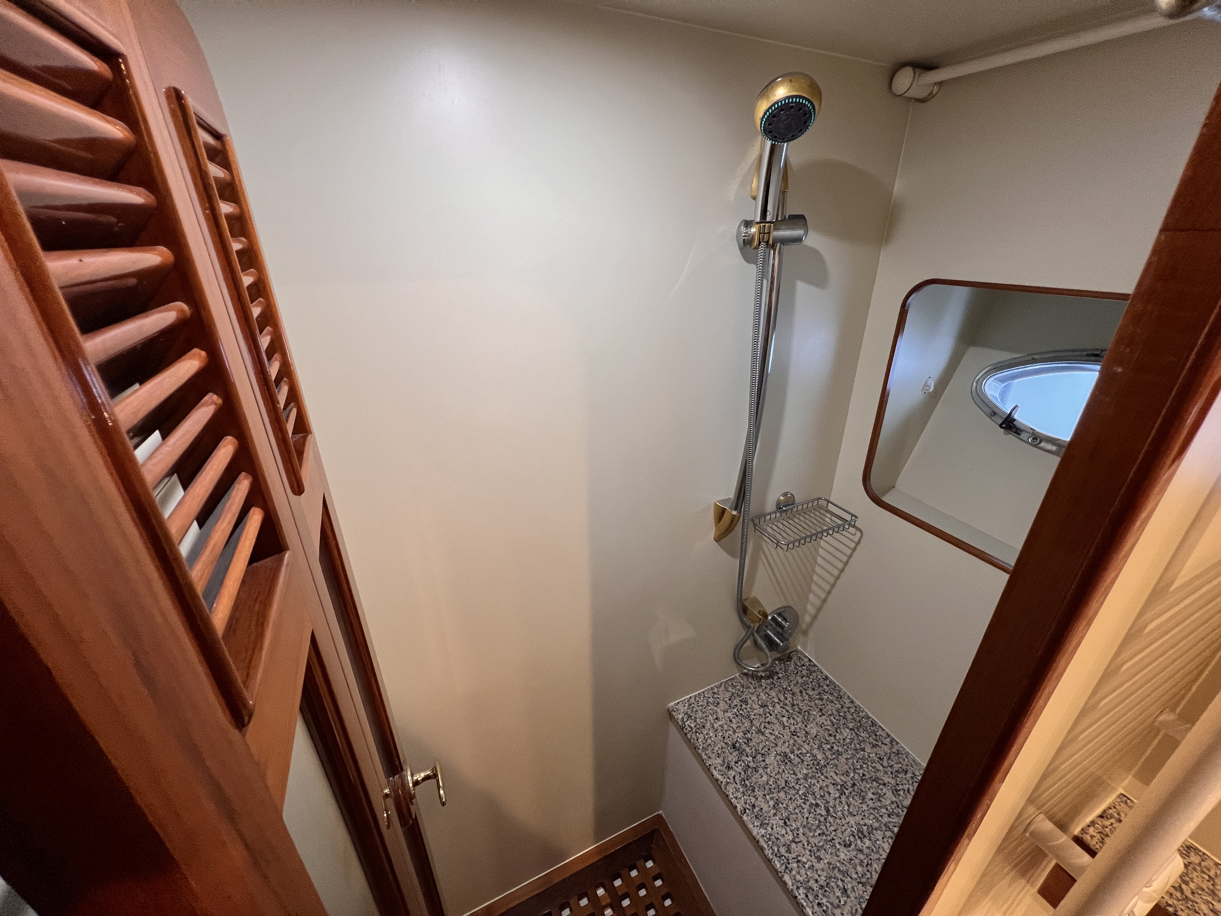 foto: 6 Monte Fino 64 ( varend woonschip )