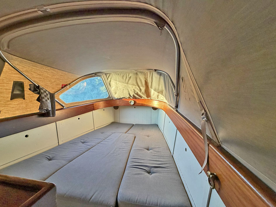 foto: 6 ex Marine Motorsloep 30