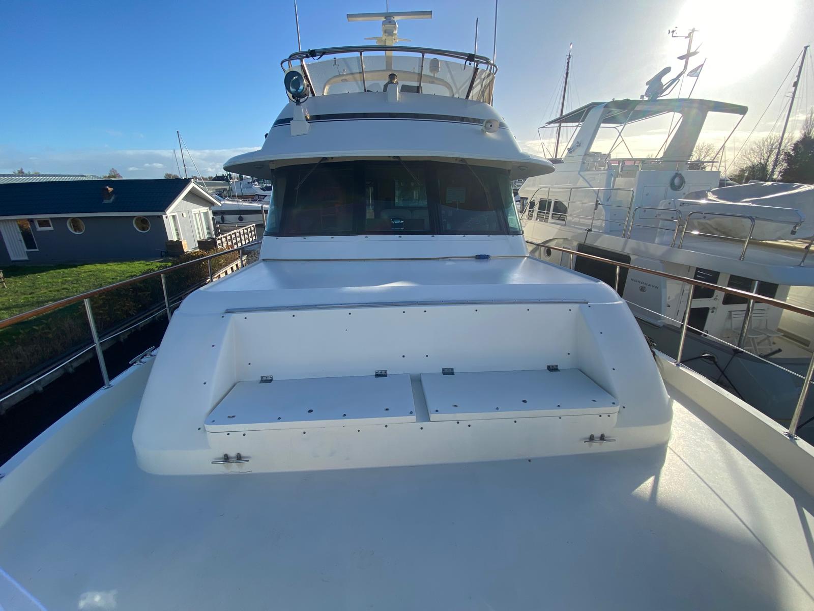 foto: 4 Hatteras 70 Fly ( Varend Woonschip )