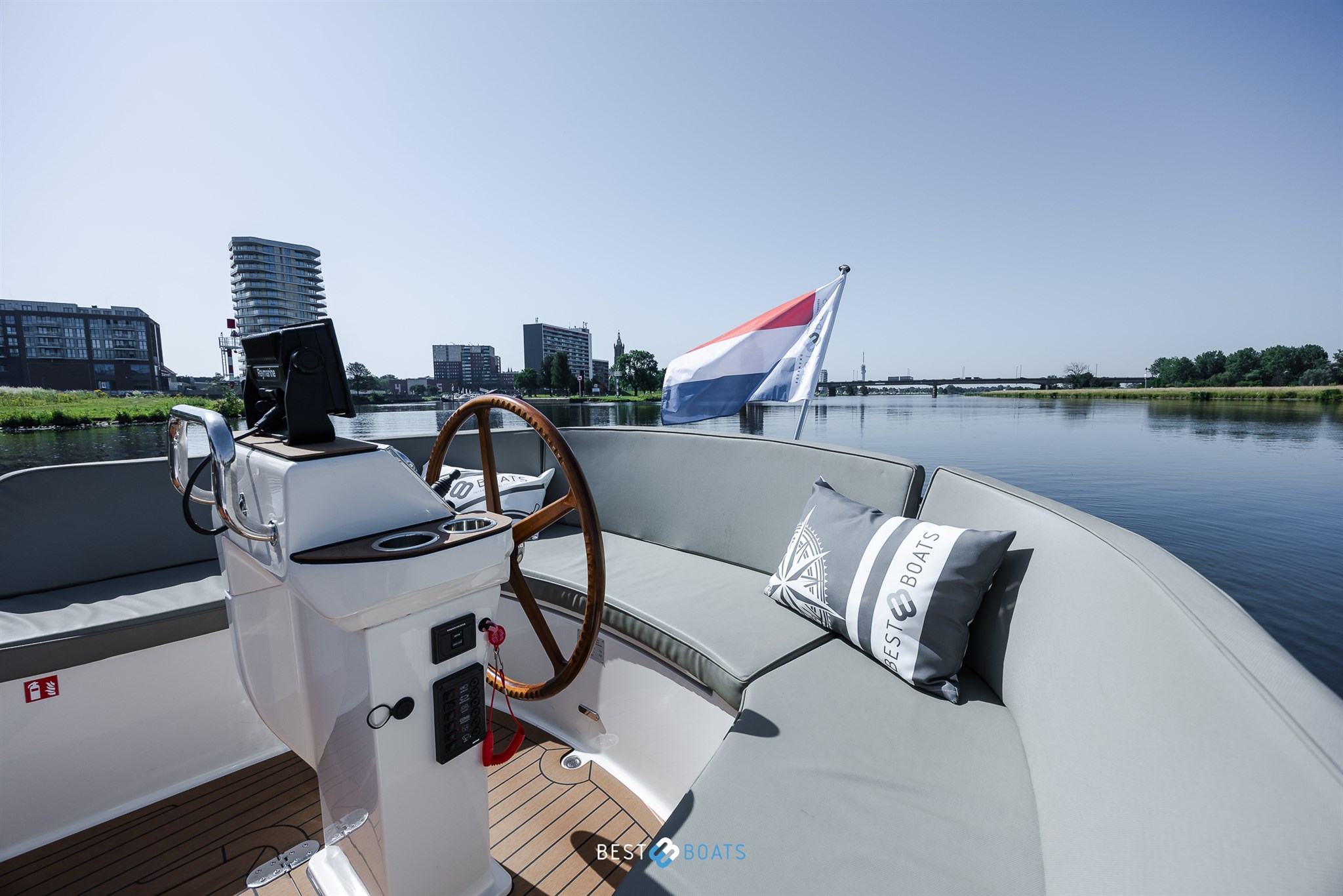 foto: 4 Interboat Intercruiser 27 Cabin