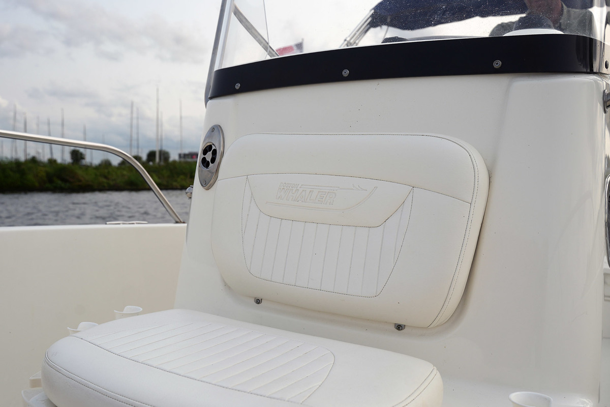 foto: 4 Boston Whaler 230 Dauntless