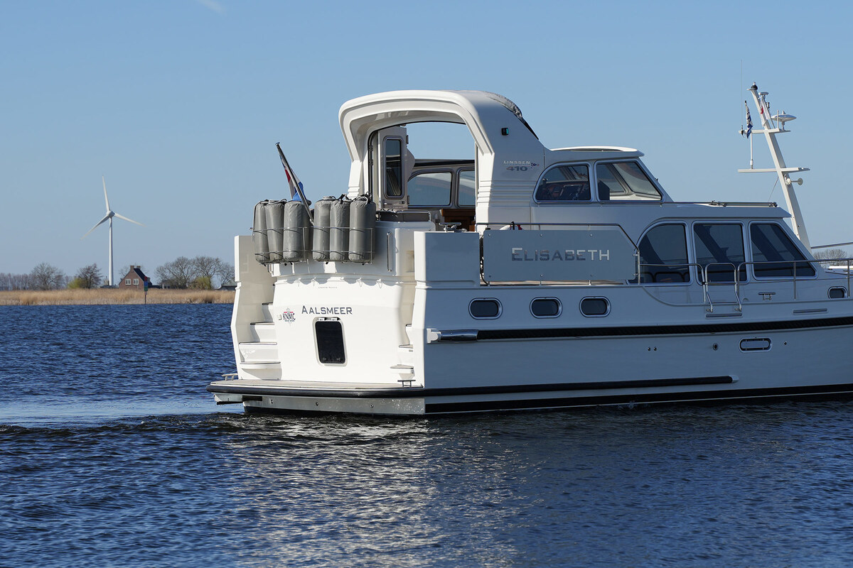 foto: 5 Linssen Grand Sturdy 410 AC Variotop met stabilisator