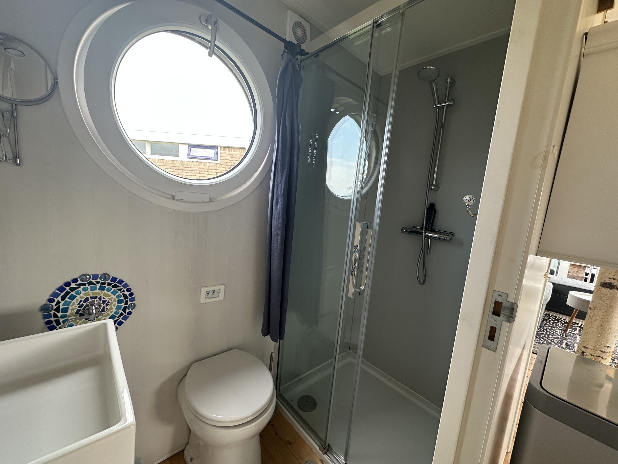 foto: 5 Lotus Houseboats 12 XT - Boven Besturing