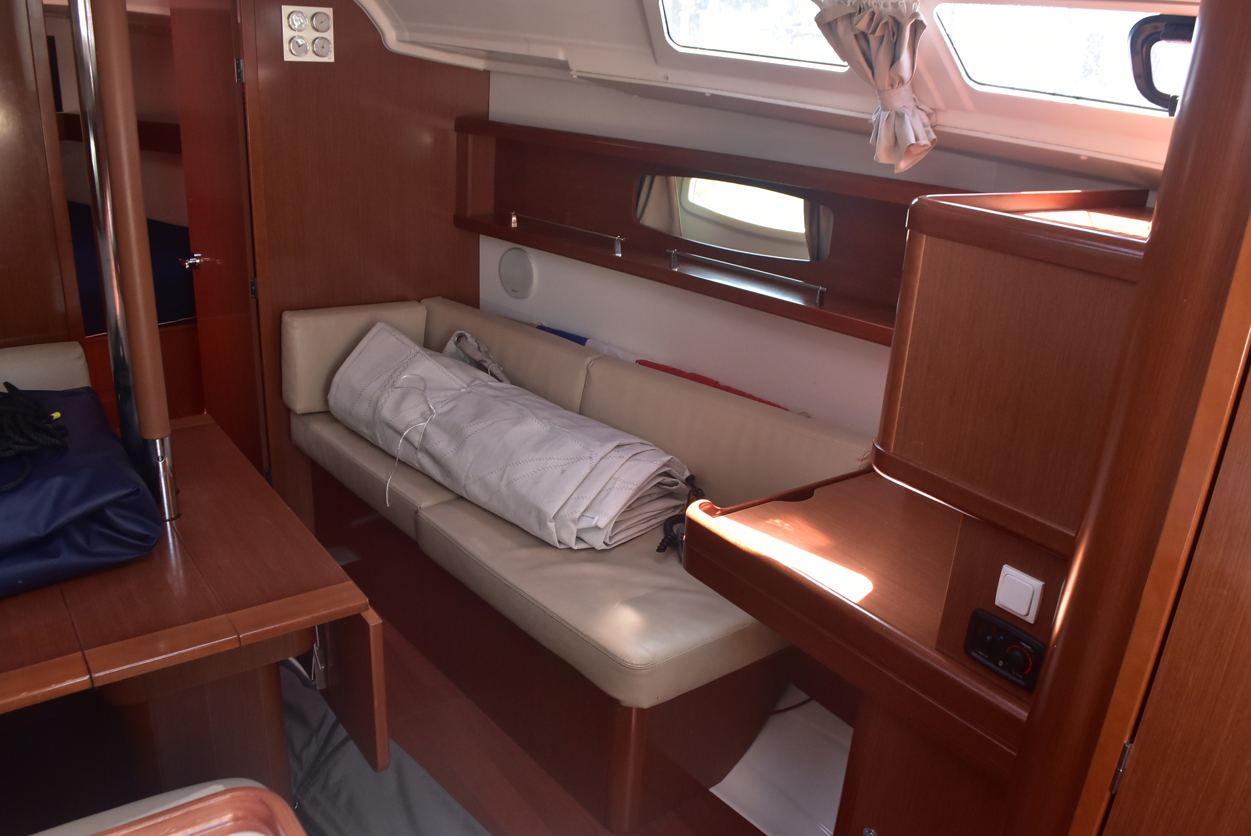 foto: 6 Beneteau Oceanis 37