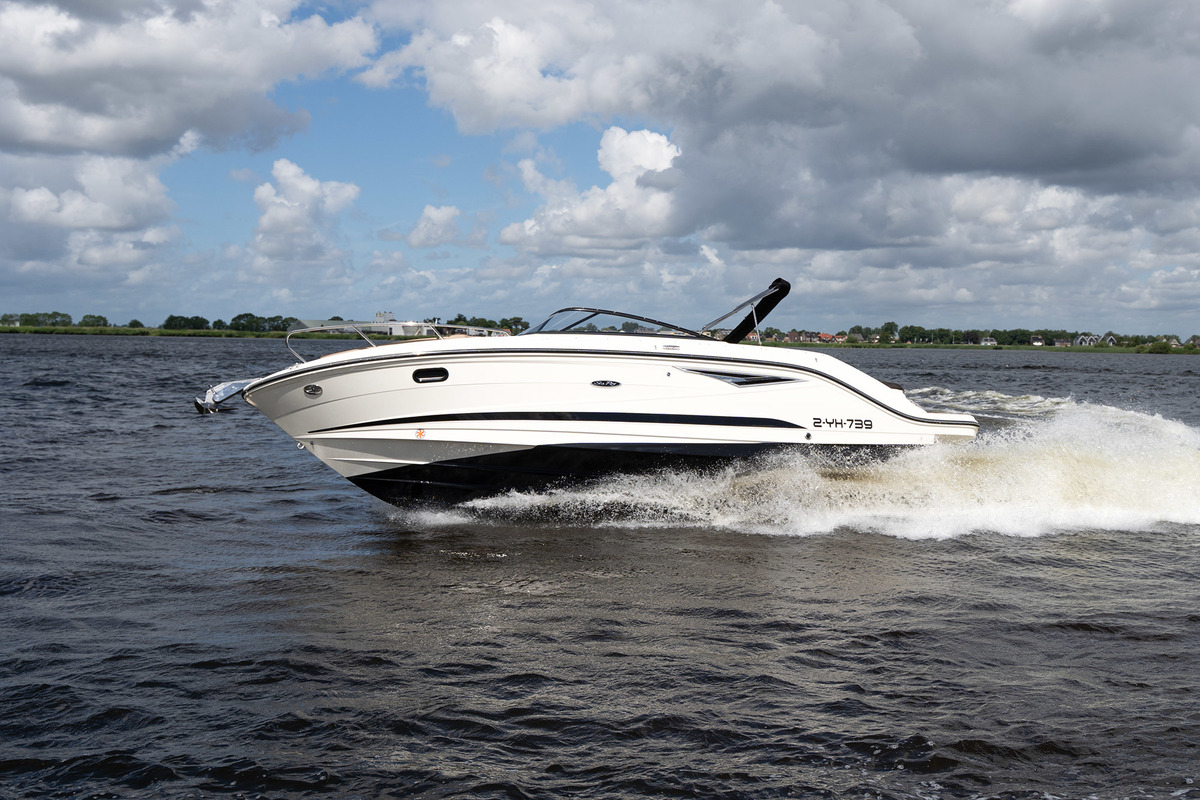 foto: 5 Sea Ray Sun Sport 250