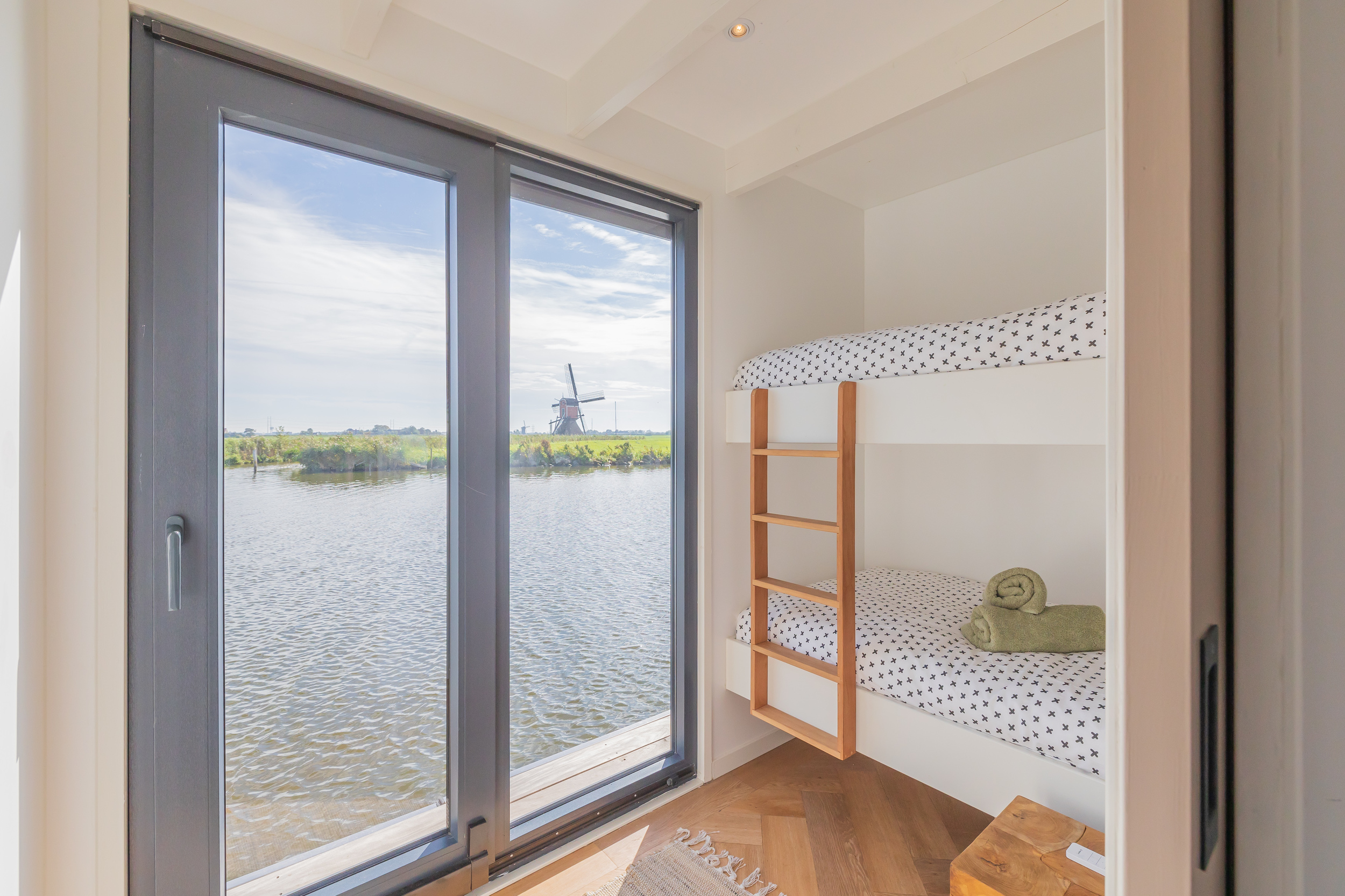 foto: 9 Surla (met Tender) Houseboat 15 Volledig Elektrisch With Charter