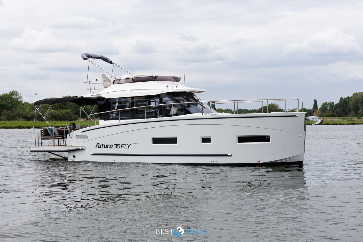 hoofdfoto: 1 Cobra Yachts Futura 36 Premium Fly