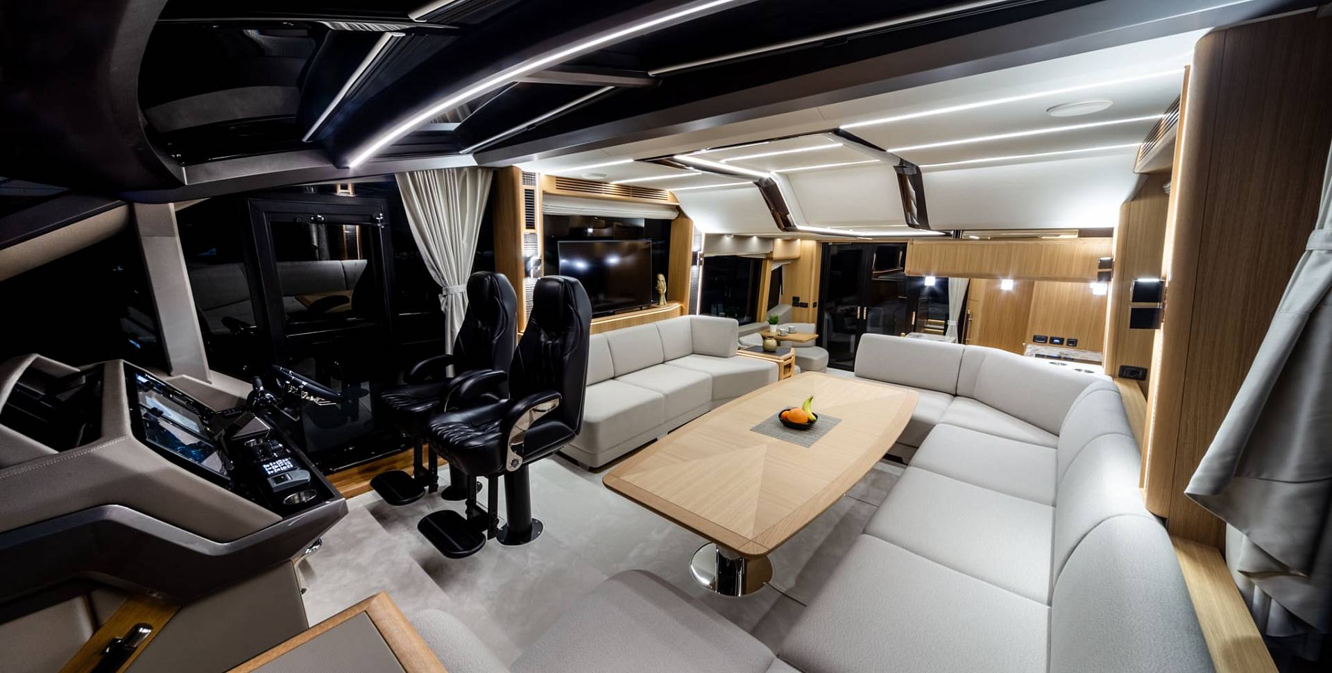 foto: 18 Galeon 680 Fly