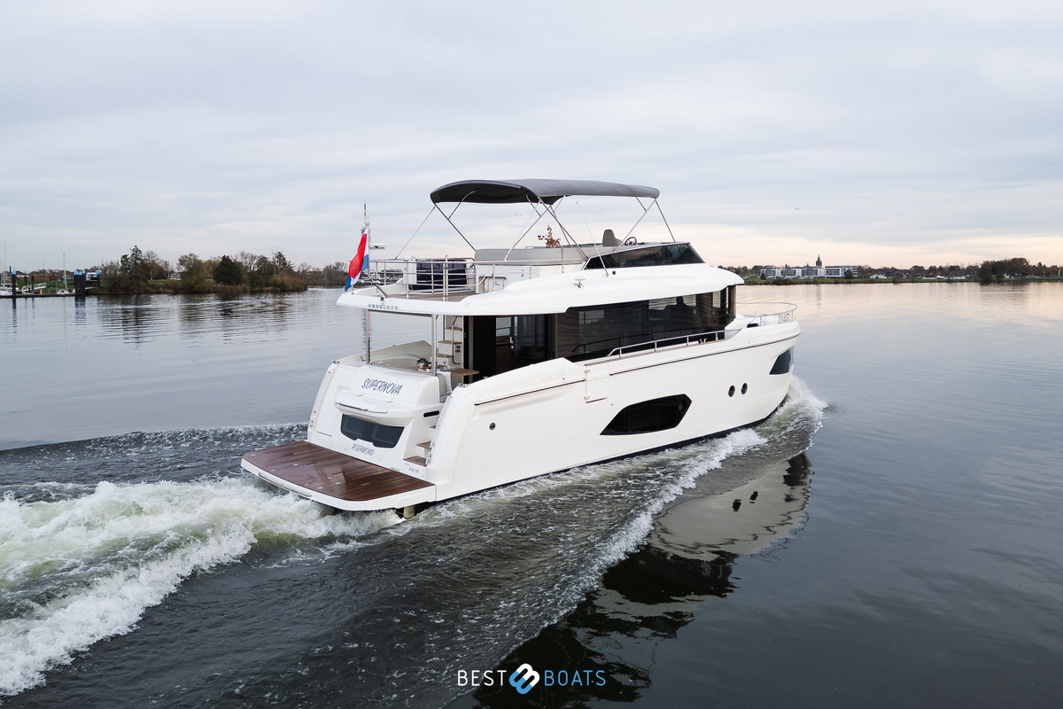 foto: 8 Absolute  Navetta 52