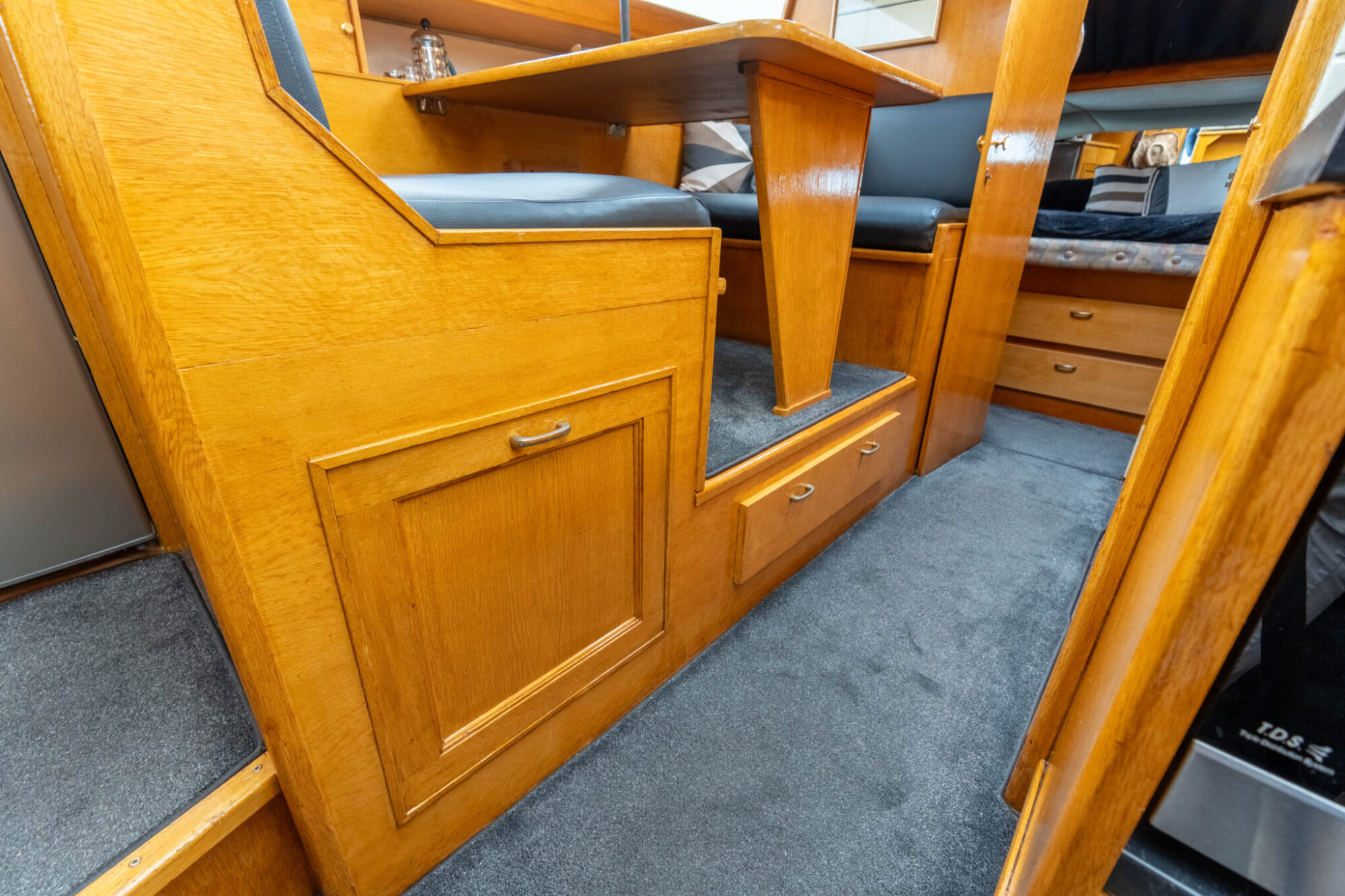 foto: 4 Stadtline Stadtline 38 OK Spiegeldeur