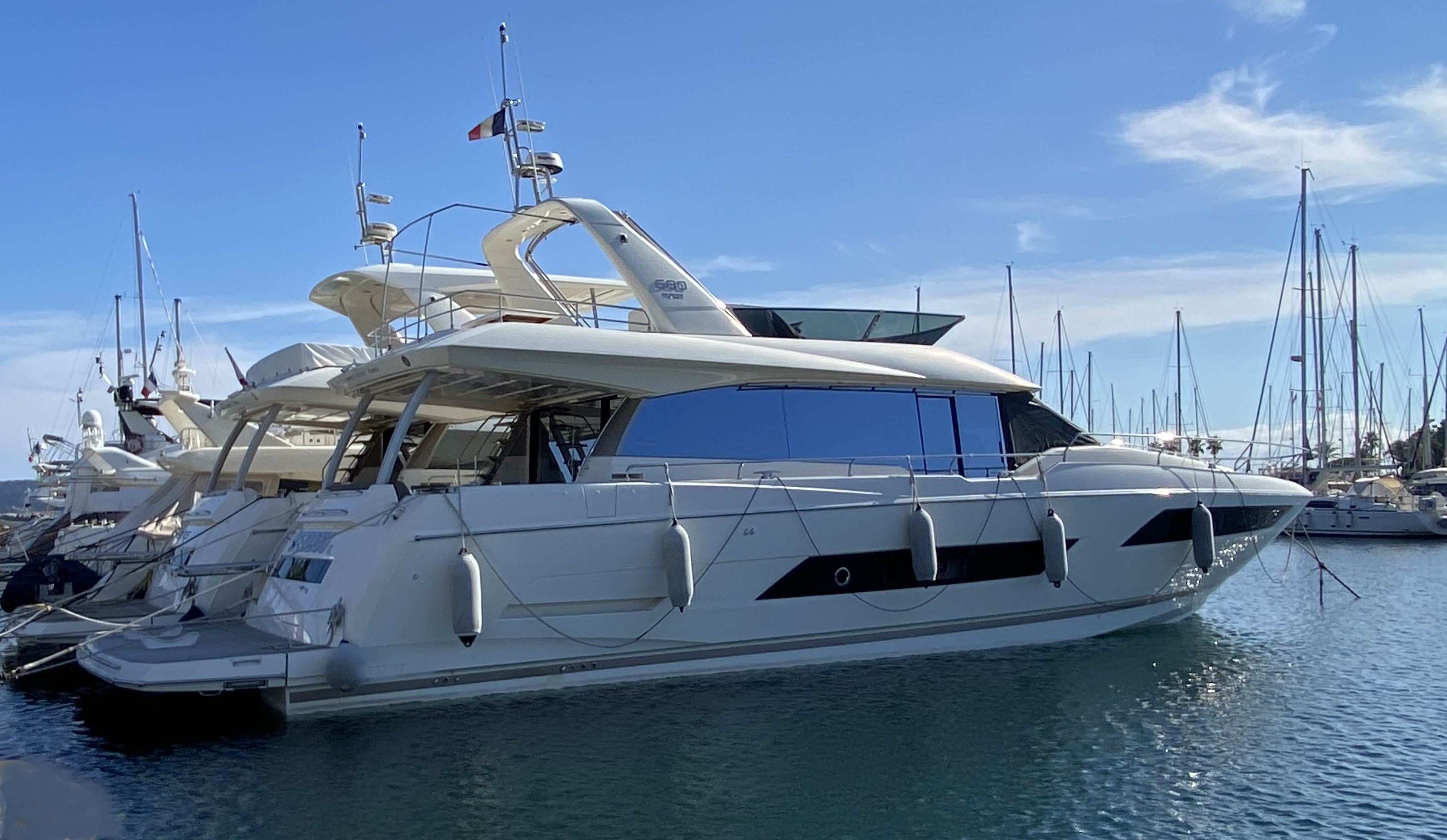 foto: 6 Prestige 680 Fly