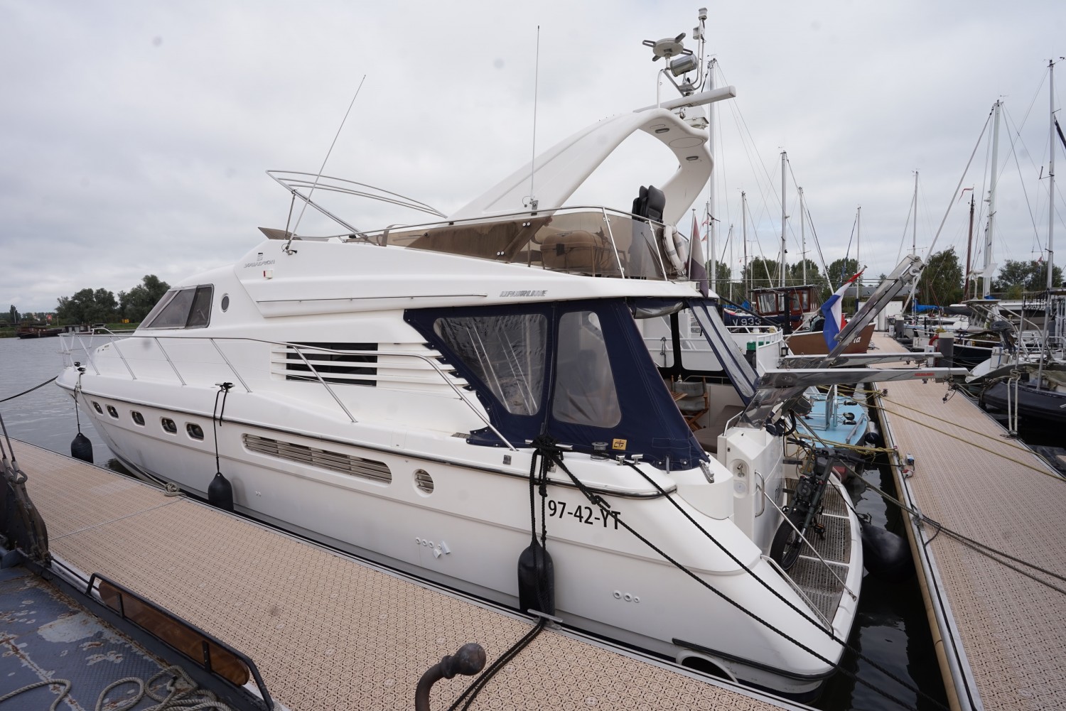 foto: 5 Fairline Squadron 62