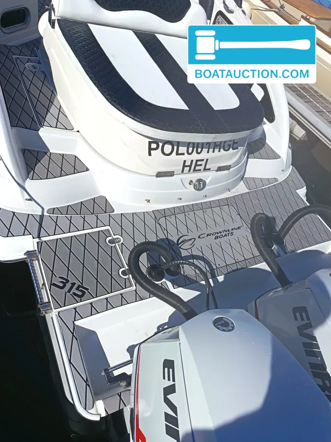 foto: 5 Crownline 315 SCR