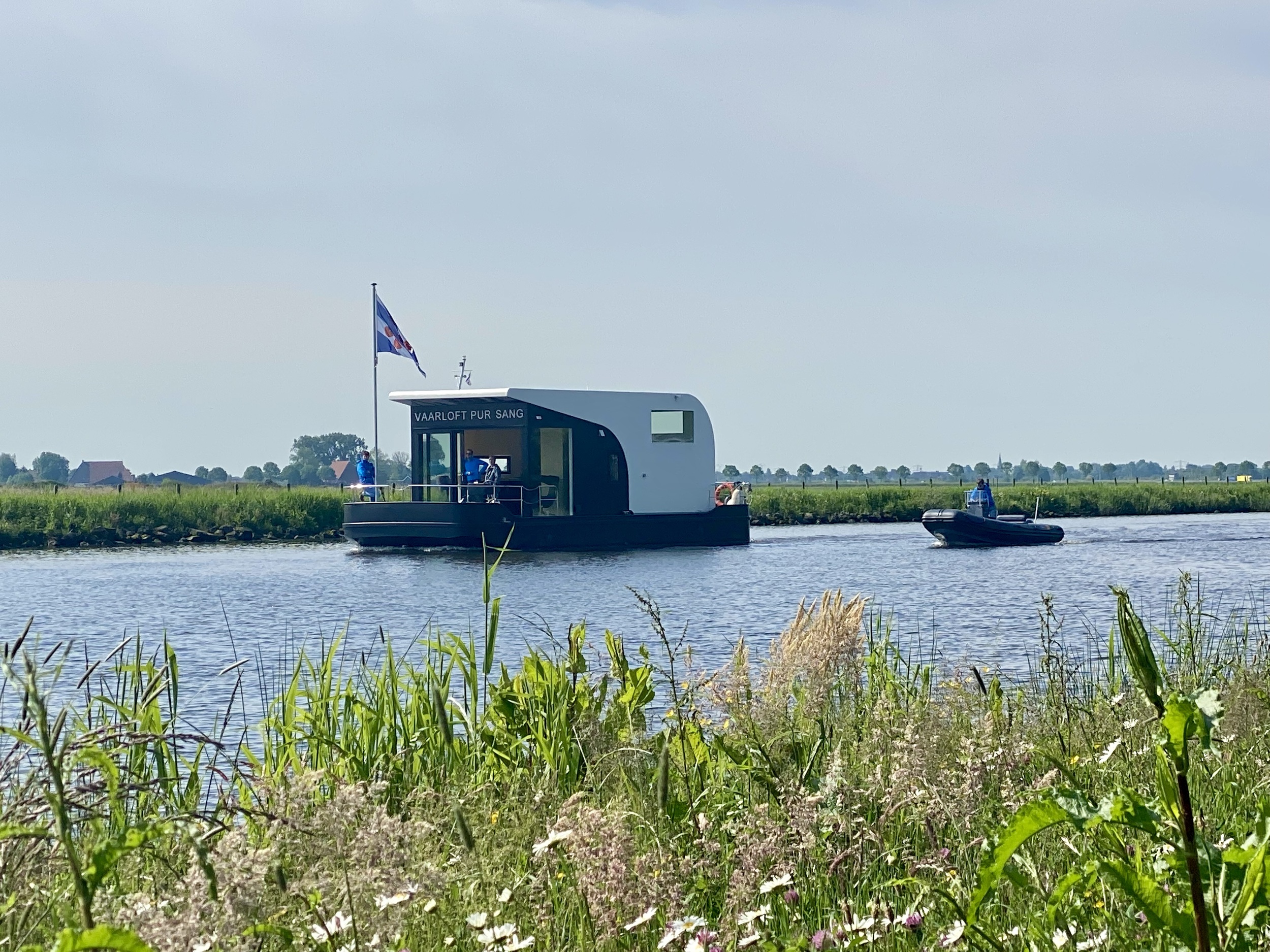 foto: 5 HOMESHIP VaarLoft Volledig Elektrische Houseboat