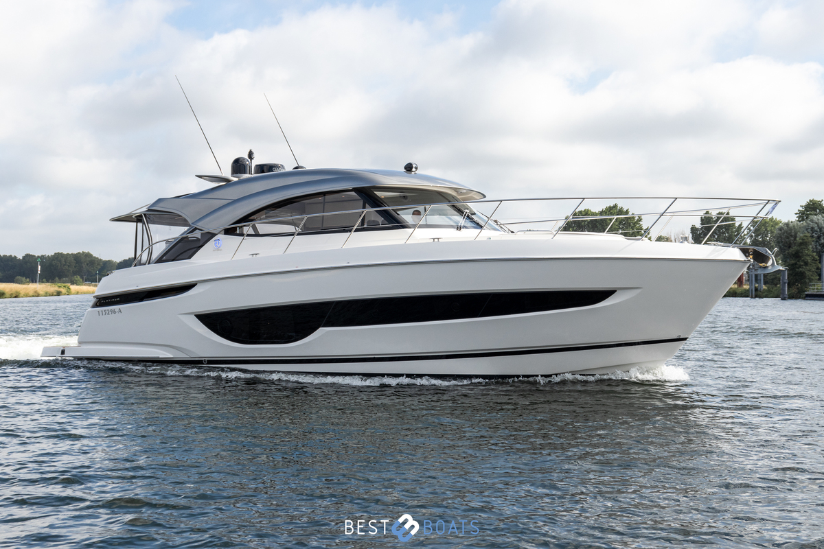 foto: 8 Riviera 4600 SPORT YACHT-PLATINUM EDITION