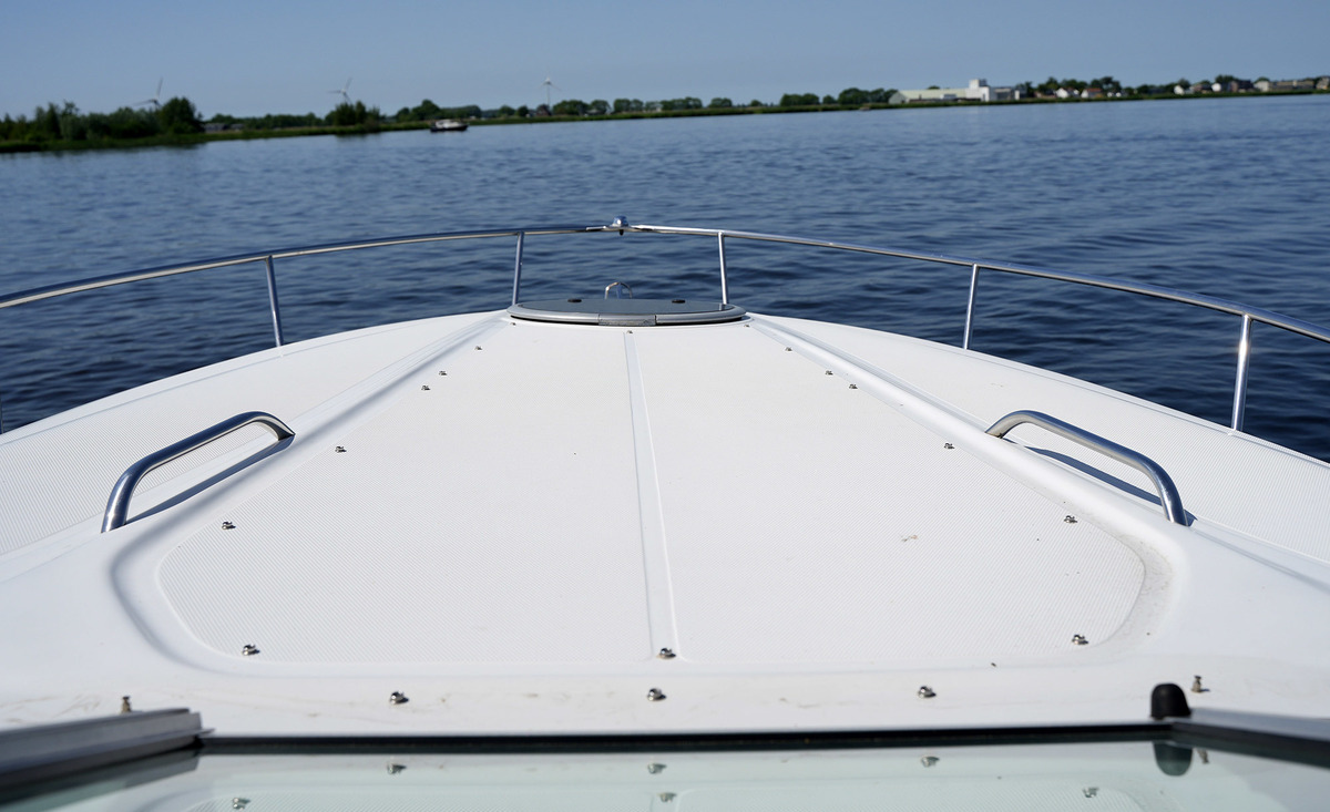foto: 8 Crownline 315 SCR